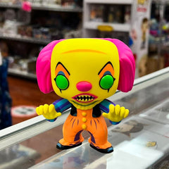 Funko Pop! HORROR MOVIES HALLOWEEN IT MOVIES PENNYWISE (Black light) Vinyl Figure ENTERTAINMENT EARTH EXCLUSIVE
