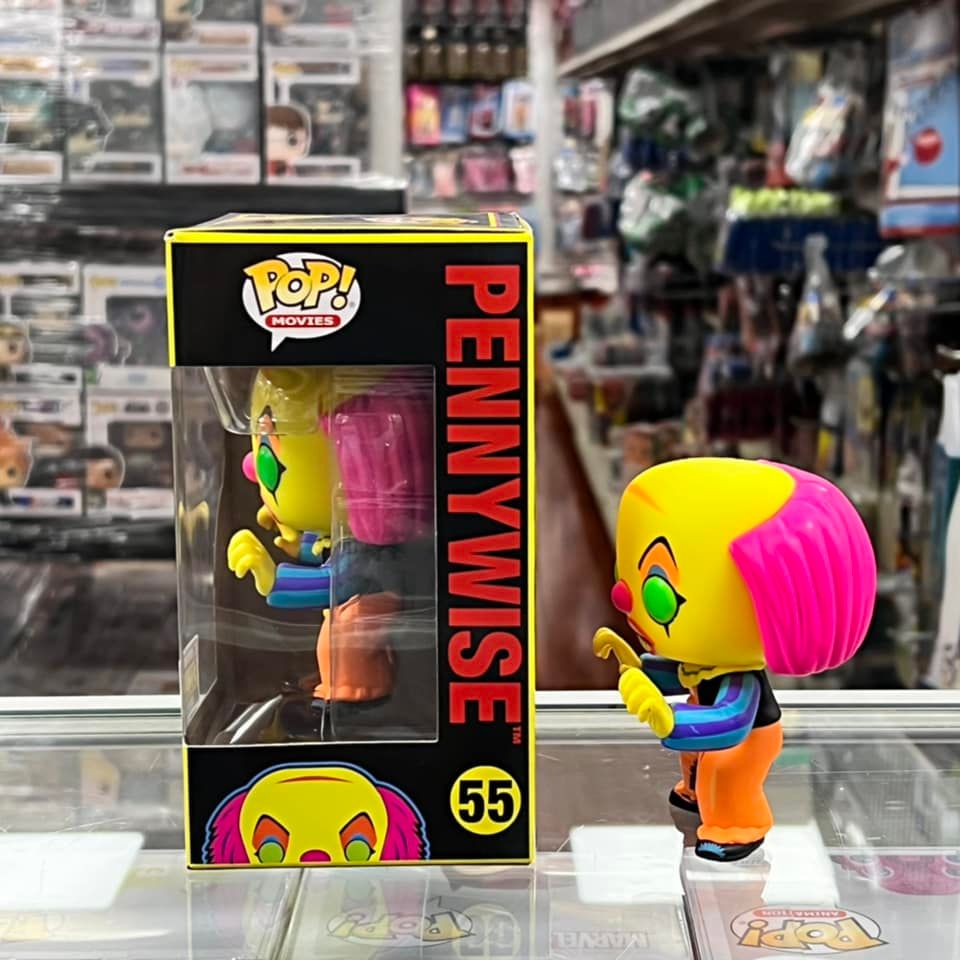Funko Pop! HORROR MOVIES HALLOWEEN IT MOVIES PENNYWISE (Black light) Vinyl Figure ENTERTAINMENT EARTH EXCLUSIVE