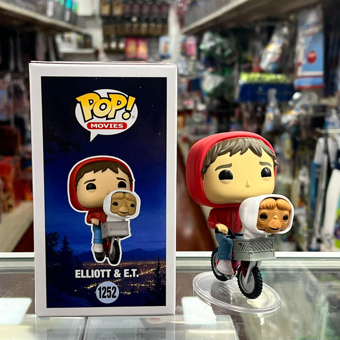 Funko POP Movies: E.T. THE EXTRA TERRESTRIAL: ELLIOTT & E.T. Vinyl Figure #1252